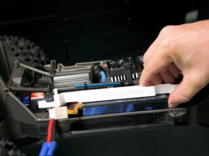 Traxxas X-Maxx larger battery holder bracket